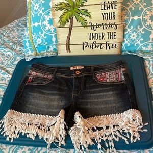 Details galore ❤️‍🔥❤️‍🔥❤️‍🔥 fringe like hem that is so cute 🥰